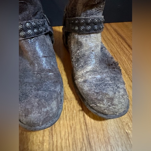 FRYE PHILLIP STUDDED HARNESS DISTRESSED BOOTS ANKLE LEATHER BIKER SIZE 8 1\2 B - Picture 4 of 14